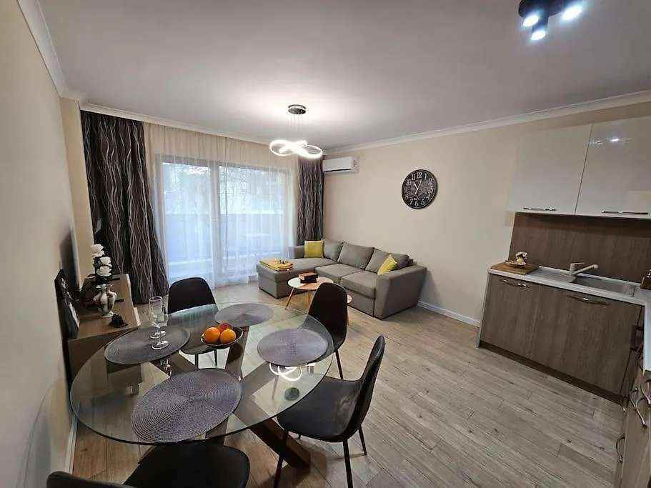 Serenity In The Heart Of Varna With Parking